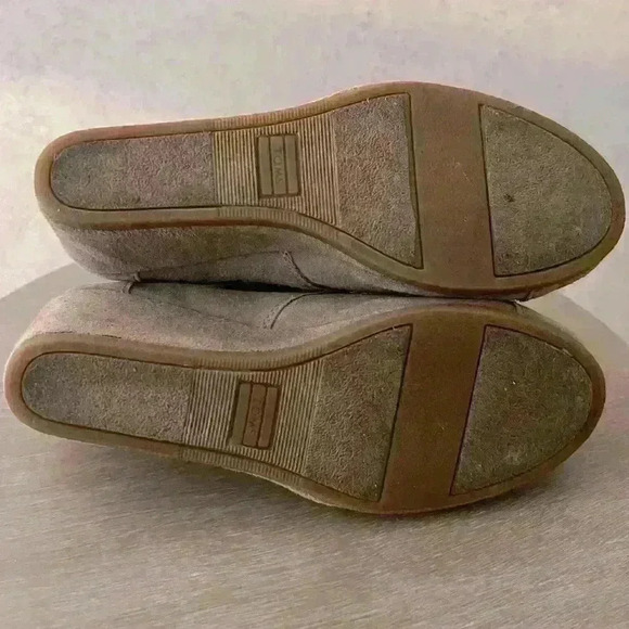 TOMS 8 WOMENS TAN WEDGE ANKLE BOOTIE Faux Suede Preppy Fall Hipster Girly Shoes - Picture 8 of 11